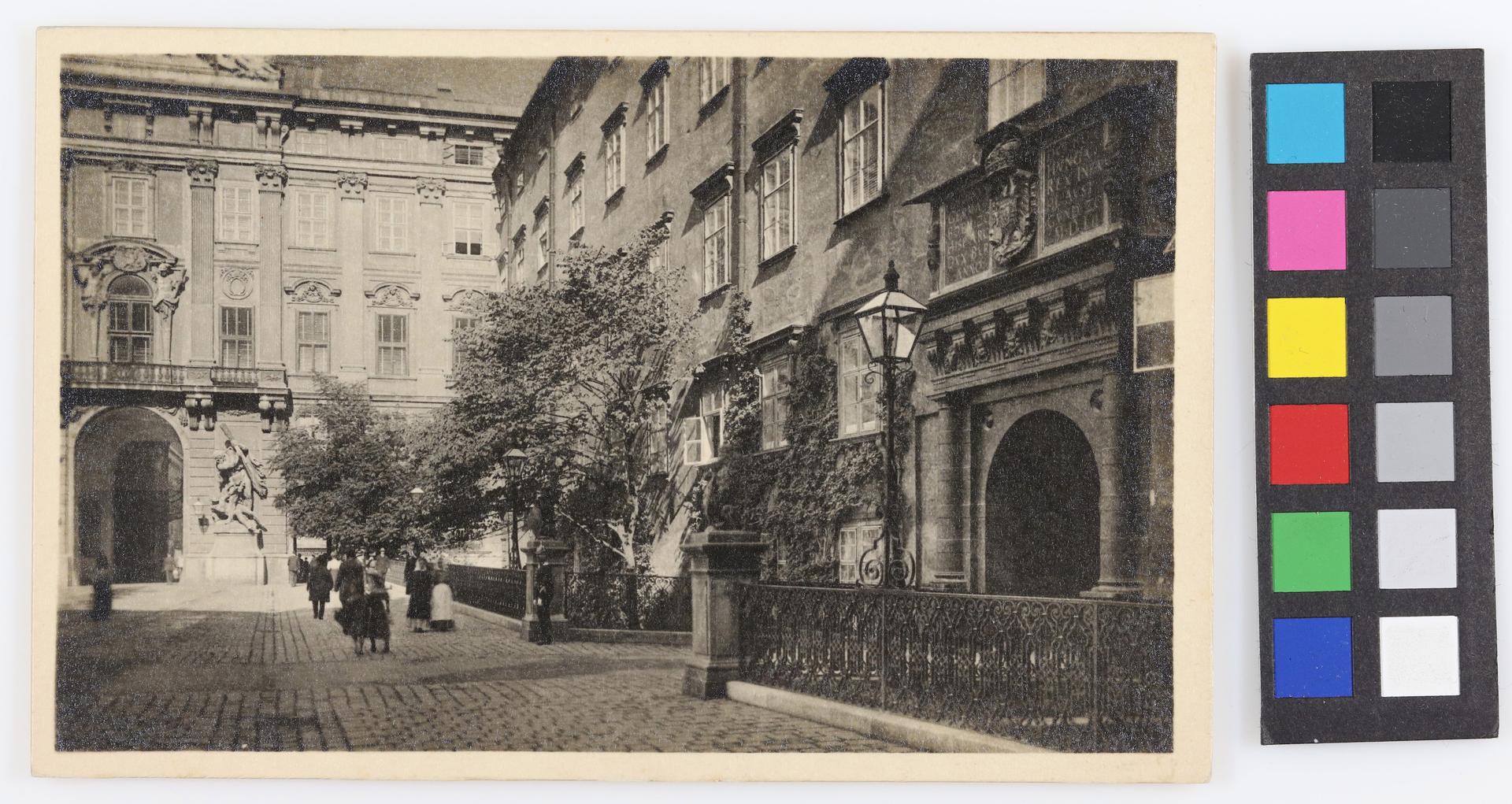 Old postcard view of the Hofburg courtyard In der Burg with the Swiss Gate