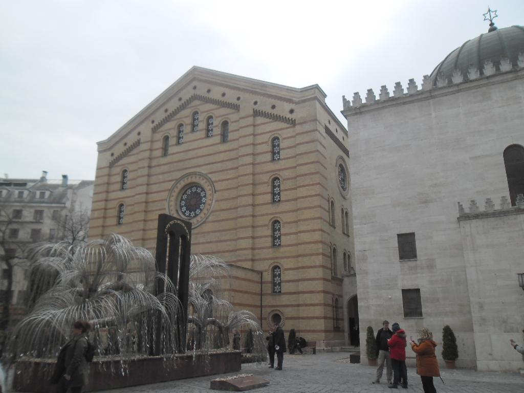 The Emanuel Tree and the graves in the garden, Budapest