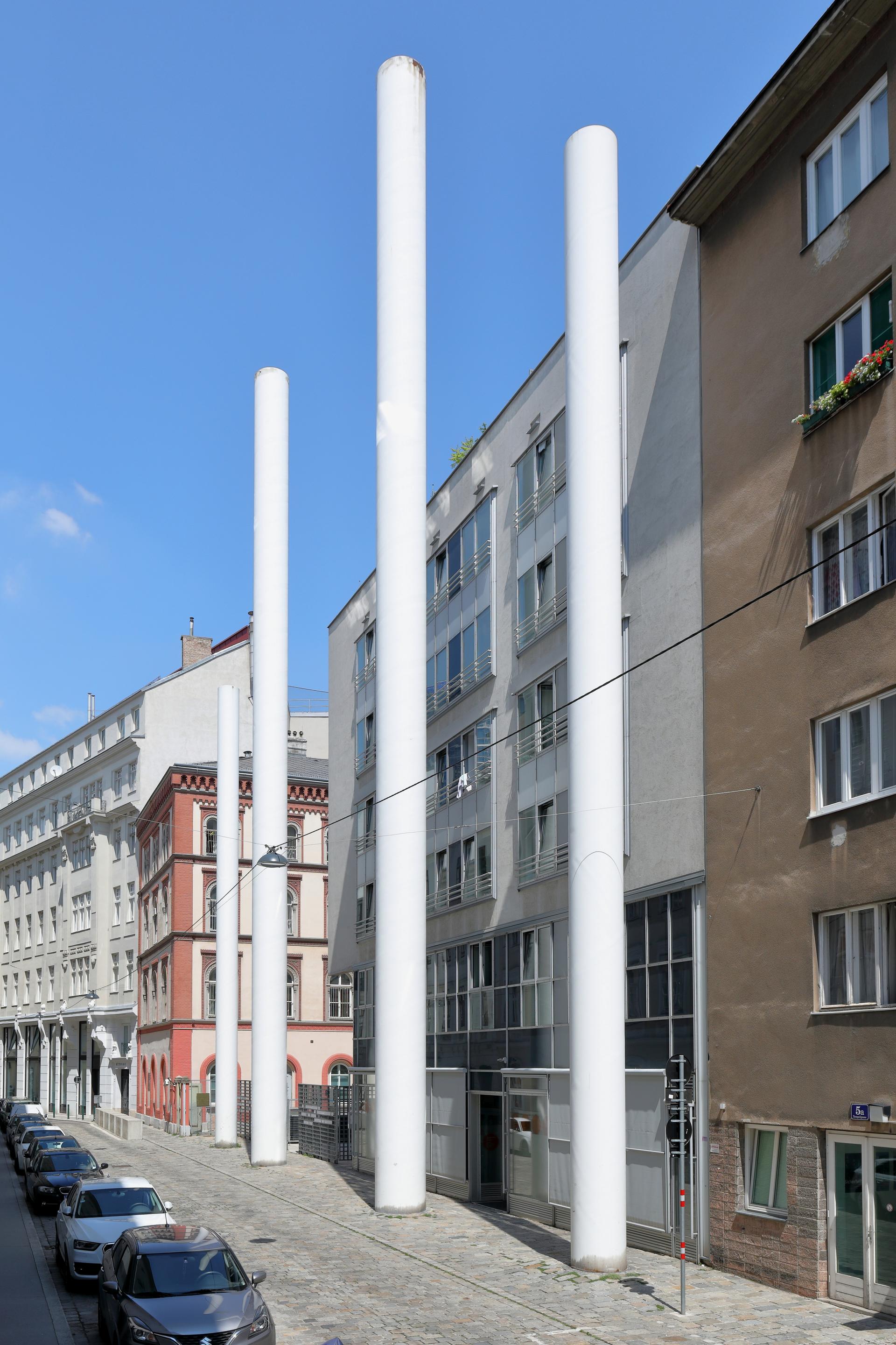 Four white columns, Vienna