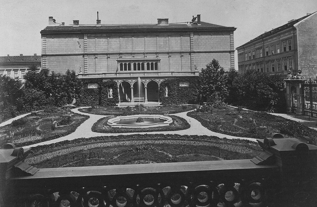 The Károlyi garden behind the wall